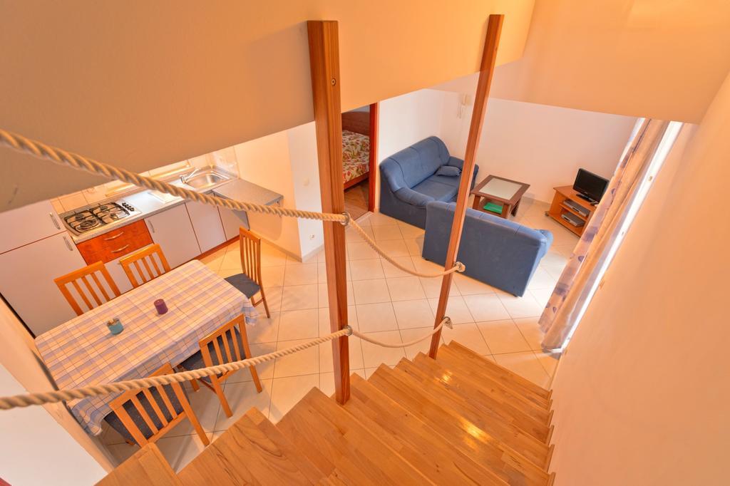 Apartments Nautic Zavala Exteriör bild
